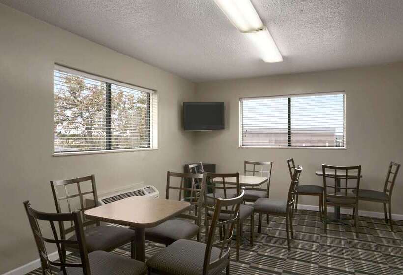 호텔 Days Inn By Wyndham Cloverdale Greencastle