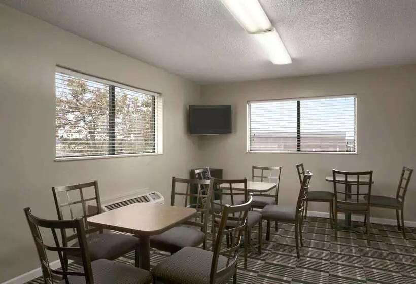 فندق Days Inn By Wyndham Cloverdale Greencastle