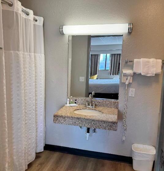 호텔 Days Inn By Wyndham Cloverdale Greencastle