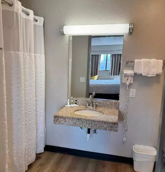 فندق Days Inn By Wyndham Cloverdale Greencastle