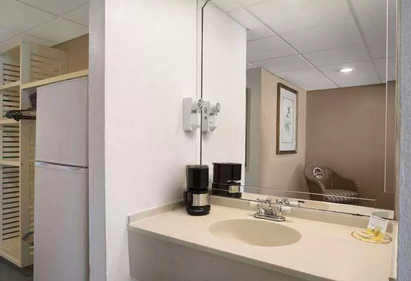 ホテル Days Inn By Wyndham Panama City Beach/ocean Front