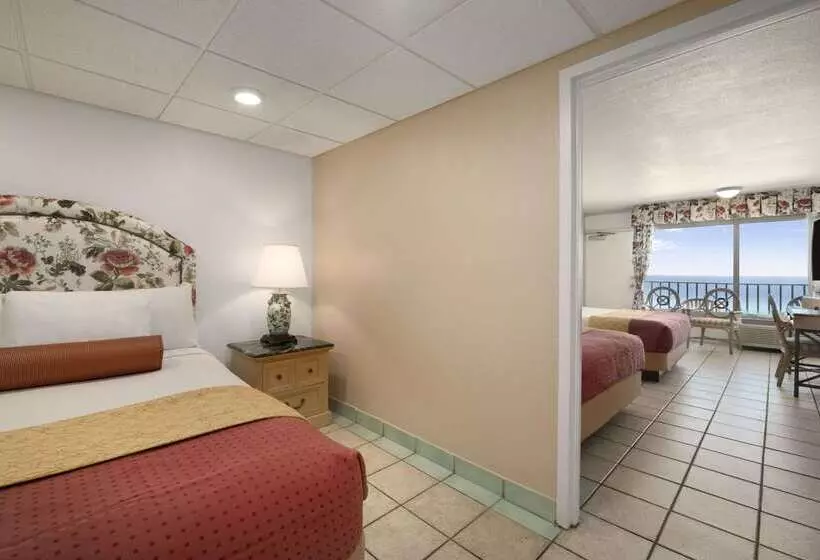 ホテル Days Inn By Wyndham Panama City Beach/ocean Front