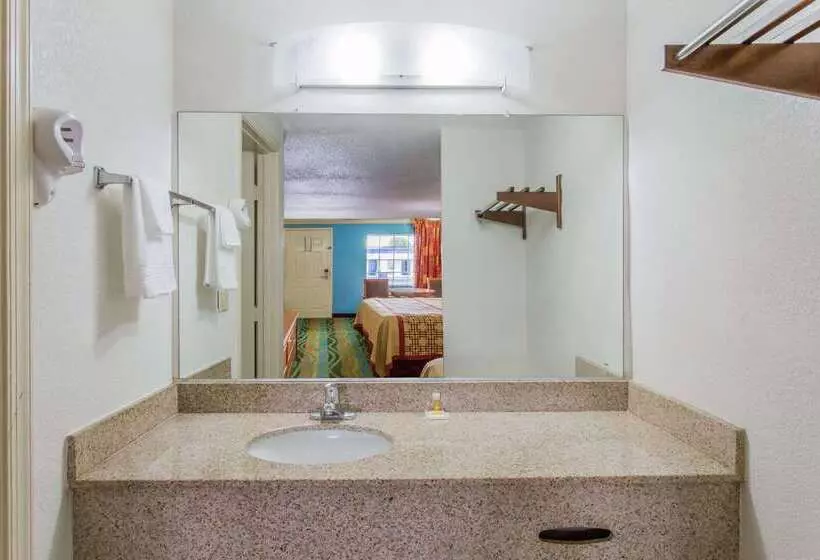 ホテル Days Inn By Wyndham Virginia Beach Town Center