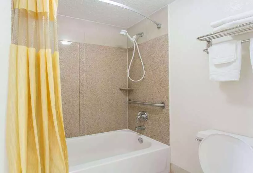 ホテル Days Inn By Wyndham Virginia Beach Town Center