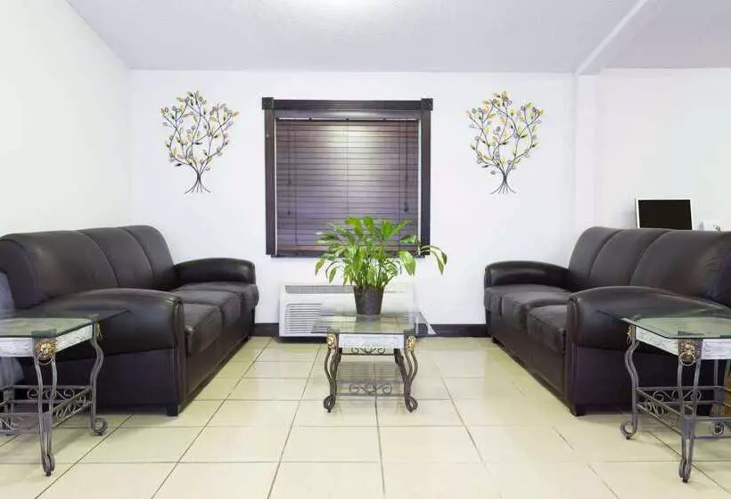 ホテル Days Inn By Wyndham Virginia Beach Town Center