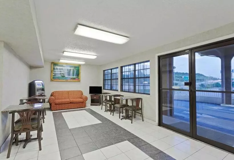 ホテル Days Inn By Wyndham Downtownnashville West Trinity Lane