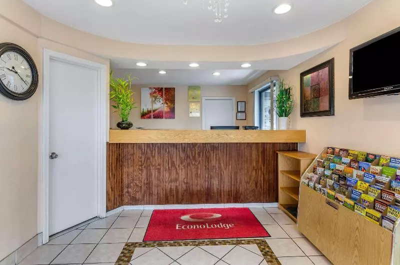 Otel Econo Lodge Civic Center