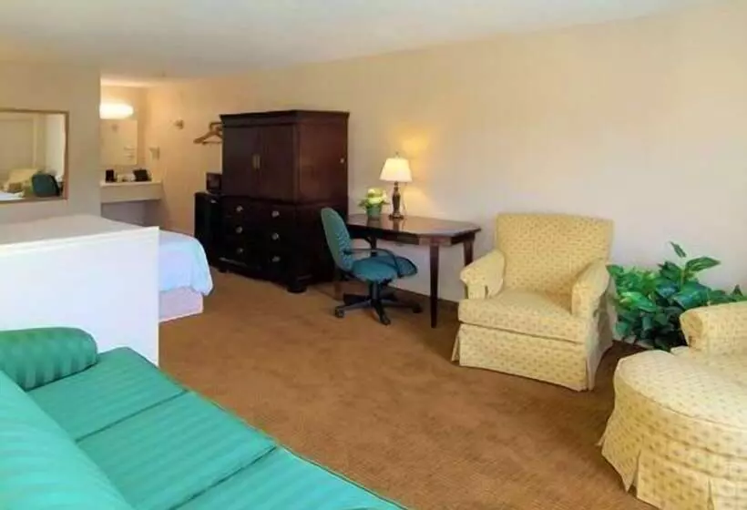 ホテル Econo Lodge Inn & Suites At Fort Moore
