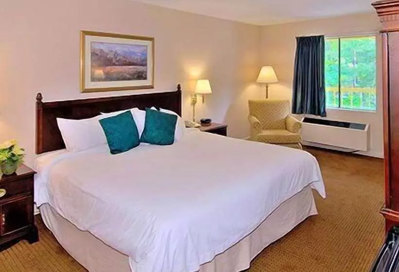 ホテル Econo Lodge Inn & Suites At Fort Moore