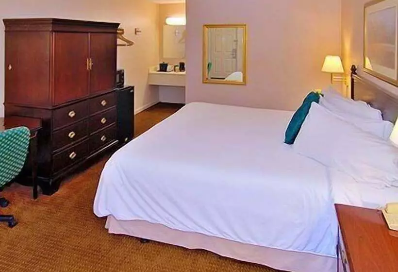 ホテル Econo Lodge Inn & Suites At Fort Moore