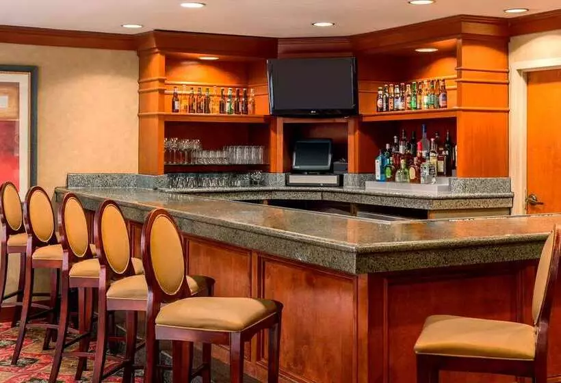 ホテル Embassy Suites By Hilton Columbia Greystone