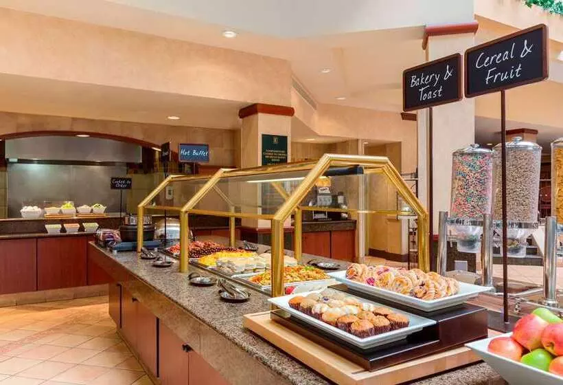 ホテル Embassy Suites By Hilton Columbia Greystone