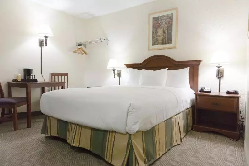 Отель Inns Of Virginia Arlington