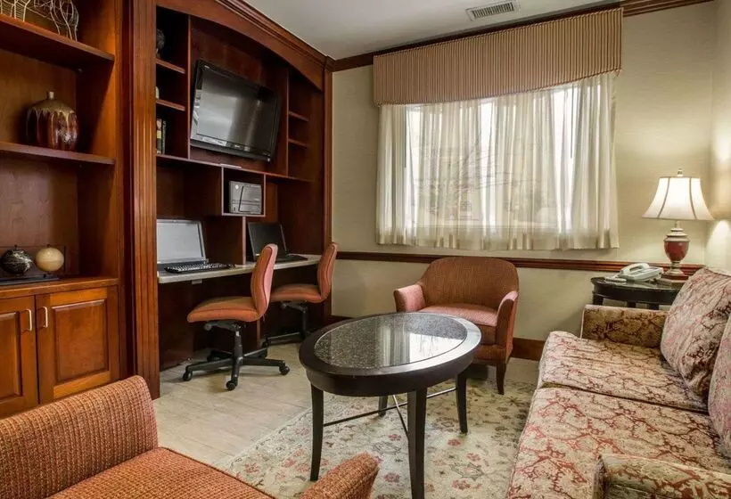 فندق Quality Inn & Suites Biltmore East