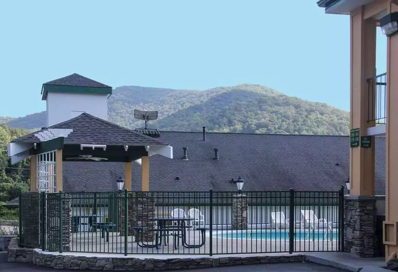 فندق Quality Inn & Suites Biltmore East