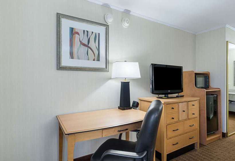 فندق Quality Inn & Suites Northampton Amherst