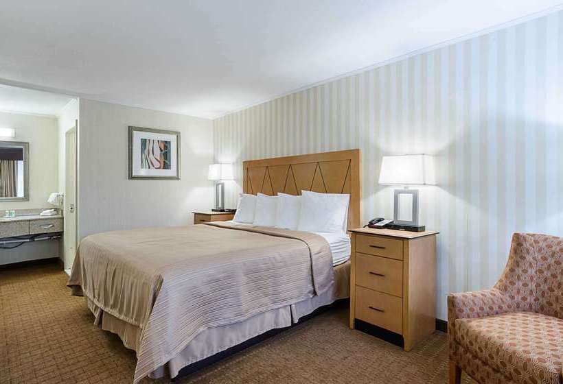 فندق Quality Inn & Suites Northampton Amherst