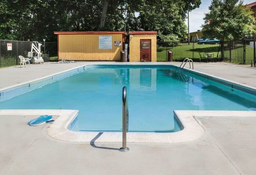 酒店 Rodeway Inn Colonial Heights I95