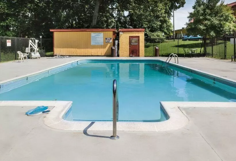 Otel Rodeway Inn Colonial Heights I95