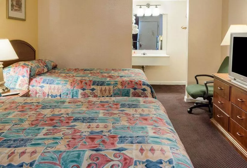 Otel Rodeway Inn Colonial Heights I95