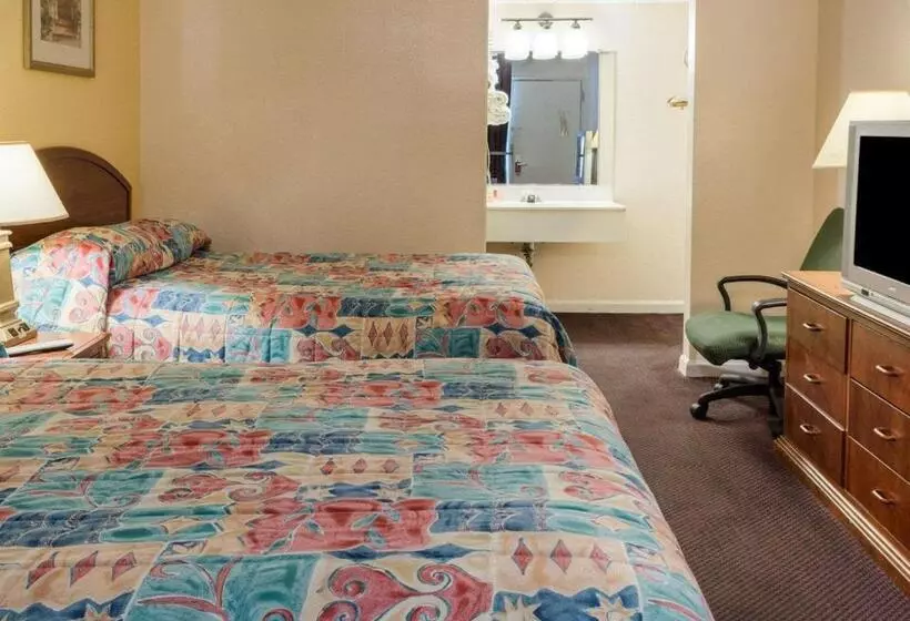 Otel Rodeway Inn Colonial Heights I95