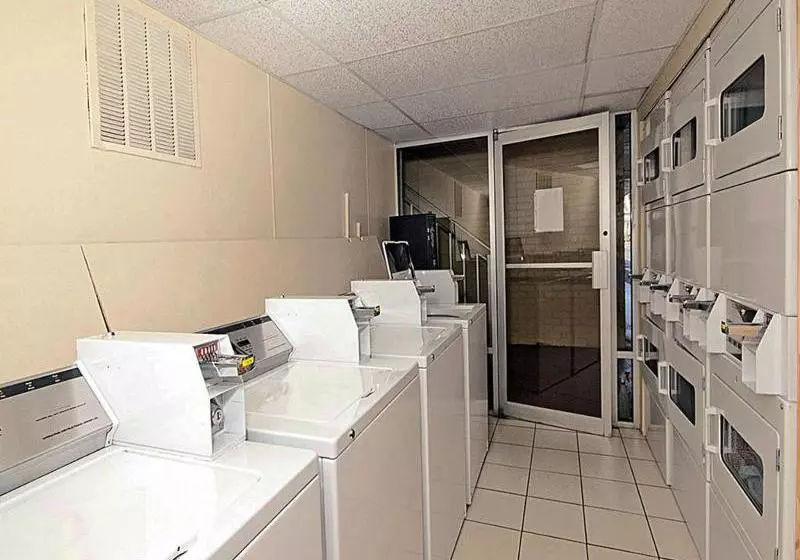 Roomba Inn & Suites Orlando