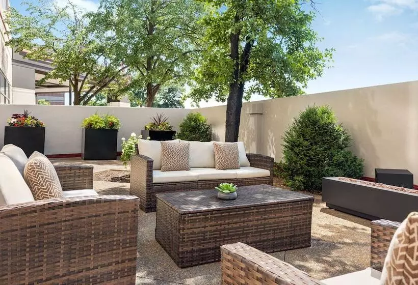 Отель Sheraton Suites Chicago O'hare