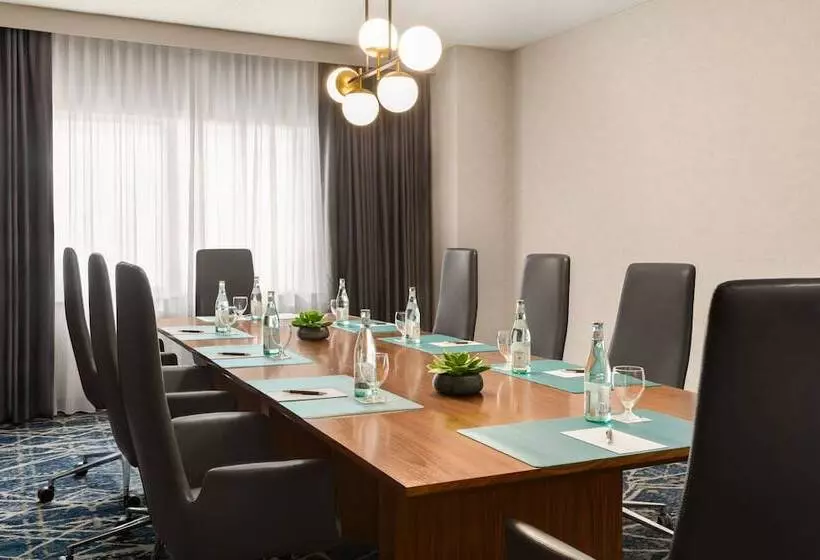 Отель Sheraton Suites Chicago O'hare