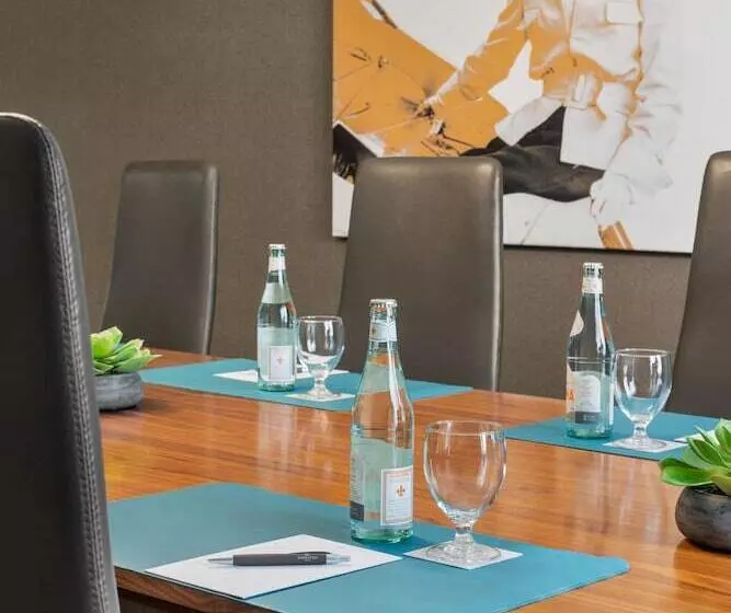 Отель Sheraton Suites Chicago O'hare