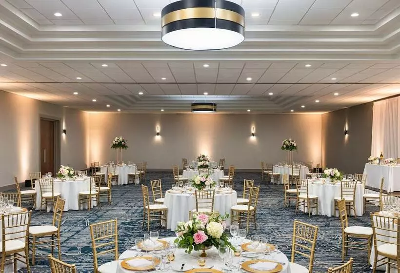 Отель Sheraton Suites Chicago O'hare