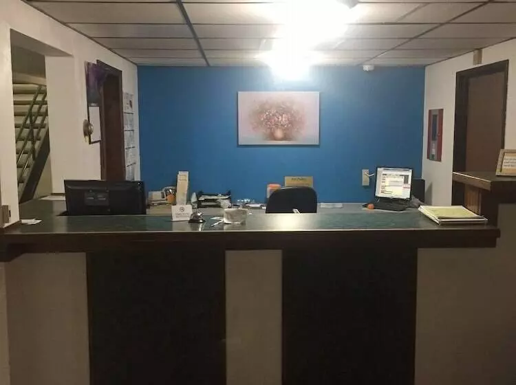 酒店 Sunset Inn & Suites