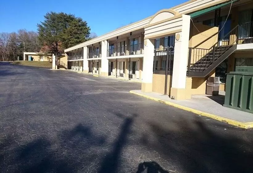 هتل Super 8 By Wyndham Asheville Airport