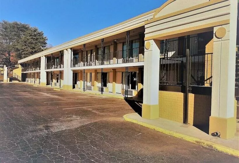 هتل Super 8 By Wyndham Asheville Airport