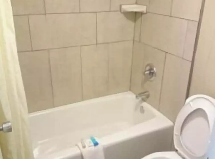 هتل Super 8 By Wyndham Asheville Airport