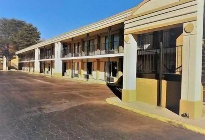 Hotelli Super 8 By Wyndham Asheville Airport
