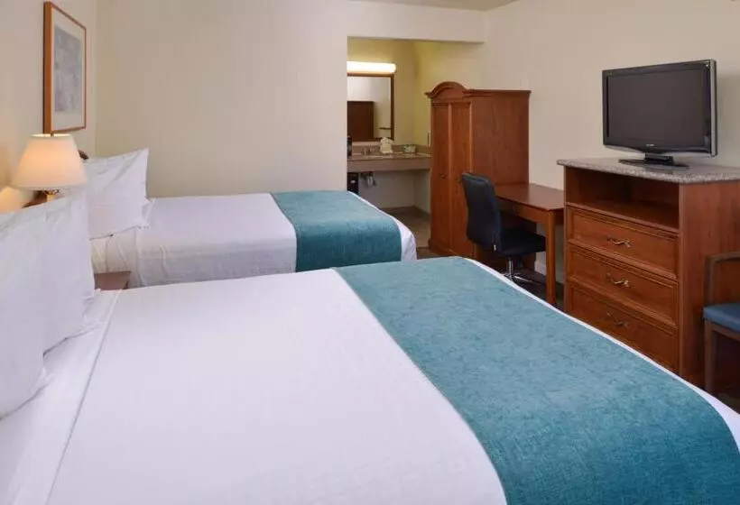 מוטל Edgewater Inn And Suites