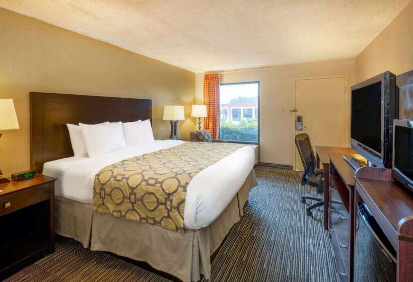 هتل Baymont By Wyndham Columbus Ga