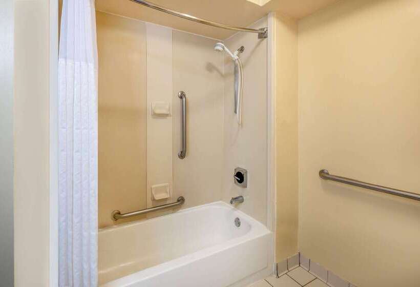 هتل Baymont By Wyndham Columbus Ga