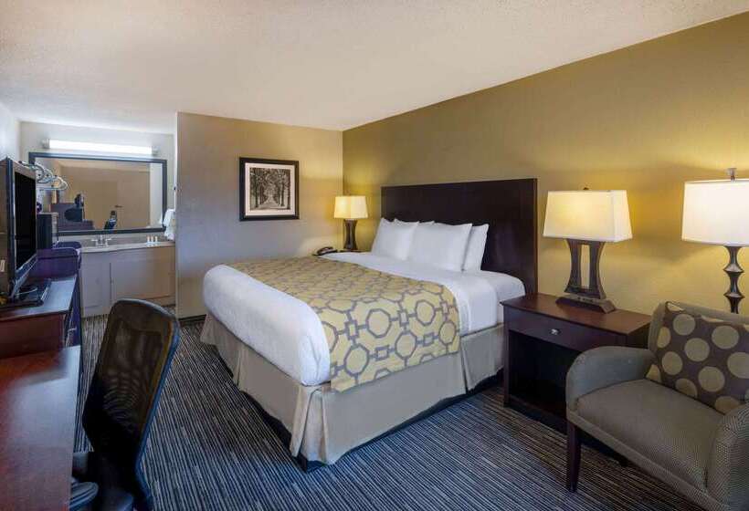 هتل Baymont By Wyndham Columbus Ga