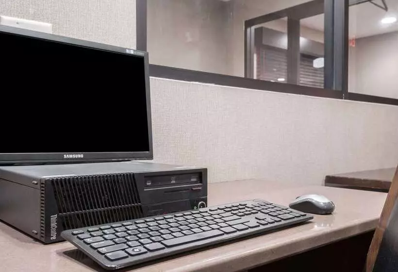 فندق Baymont By Wyndham Eau Claire Wi