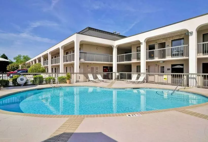 Motel 6 Fayetteville, Nc – I95