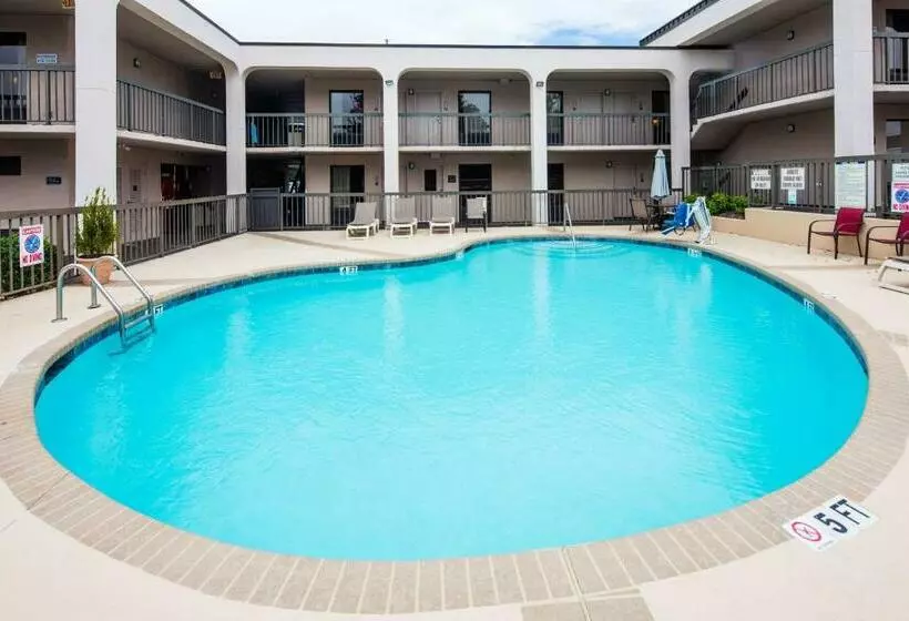 Motel 6 Fayetteville, Nc – I95