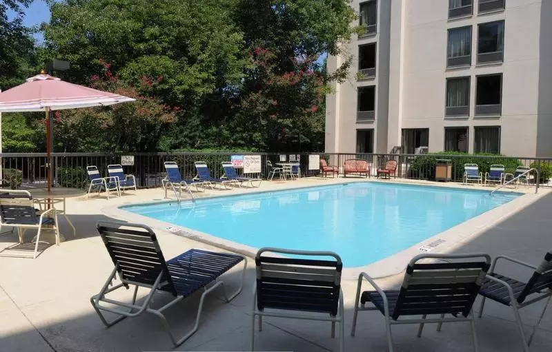 בית מלון כפרי Comfort Inn Raleigh Midtown
