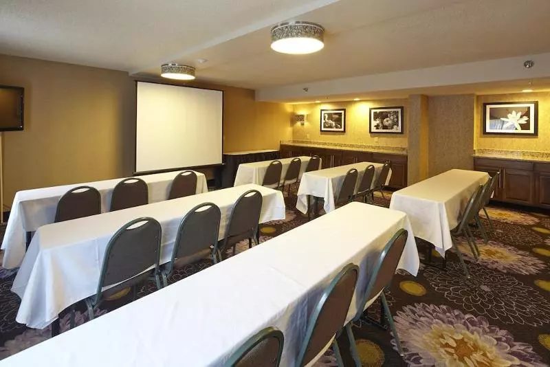 בית מלון כפרי Comfort Inn Raleigh Midtown