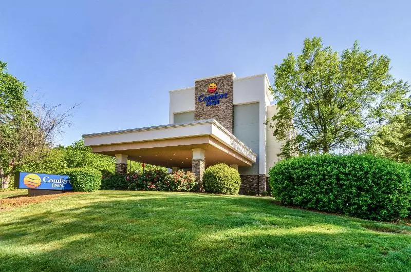 בית מלון כפרי Comfort Inn Raleigh Midtown