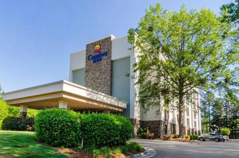 בית מלון כפרי Comfort Inn Raleigh Midtown