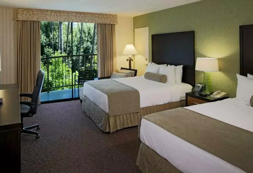 فندق Crowne Plaza  Mission Valley