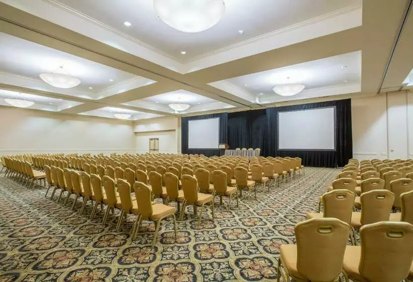 فندق Crowne Plaza  Mission Valley