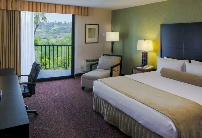 فندق Crowne Plaza  Mission Valley