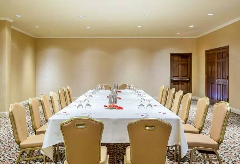 فندق Crowne Plaza  Mission Valley